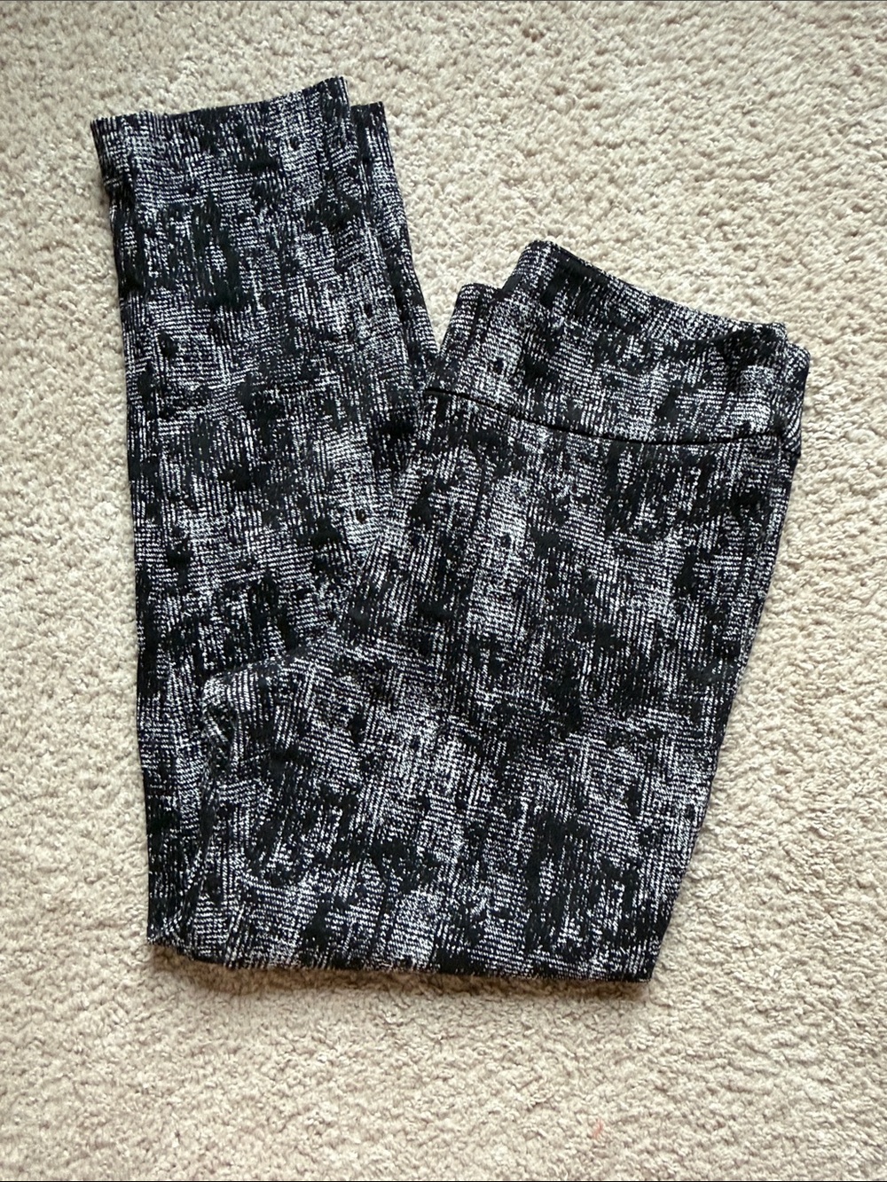 Nic & Zoe Women’s Black & White Patterned leggings